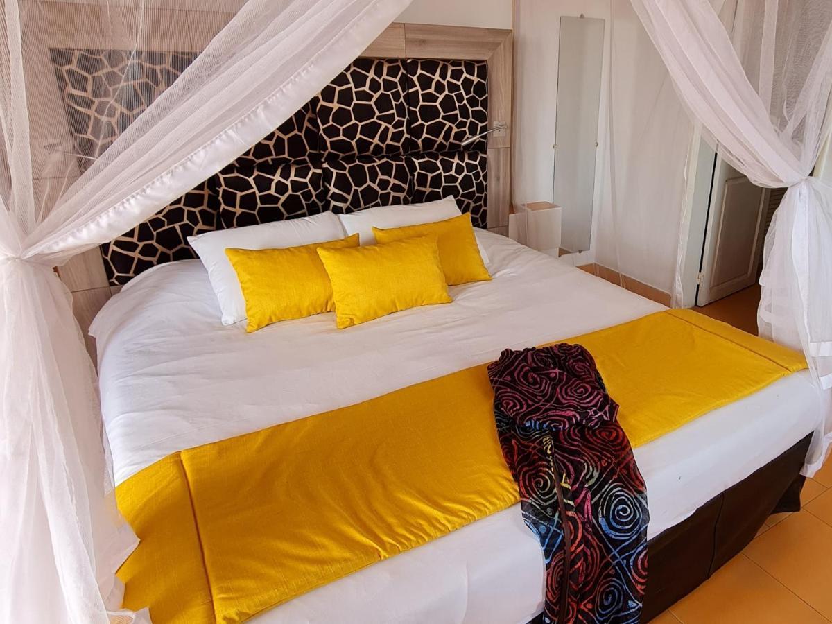 Le Souimanga Bleu Saly B&B 외부 사진